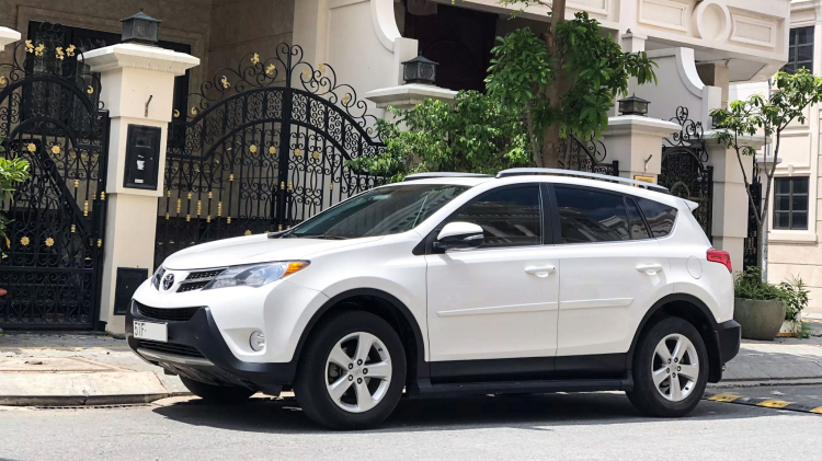 Chạy 5 năm, Toyota RAV4 nhập Mỹ vẫn có giá bán lại cao hơn Honda CR-V 2020 mới