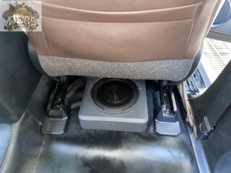 Toyota Fortuner nâng cấp hệ thống âm thanh chỉ dưới 30 triệu.