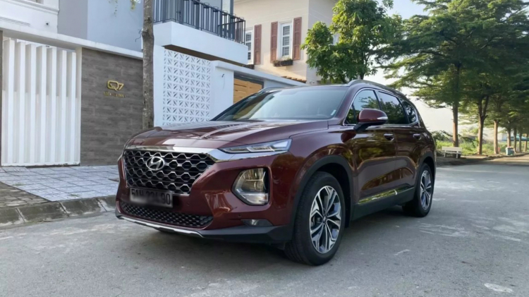 Hyundai SantaFe chạy lướt 2.000 km rao bán 1,2 tỷ đồng: lựa chọn hấp dẫn cho người thích SantaFe