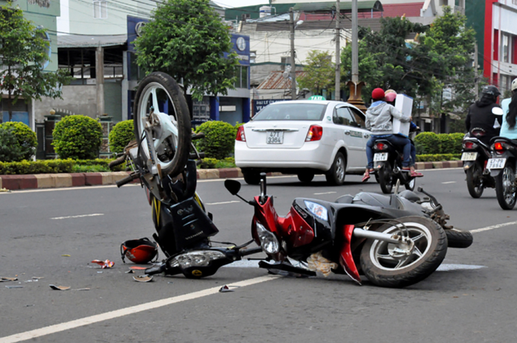 Có hay không việc khi xảy ra tai nạn xe nhỏ đi sai, xe lớn vẫn phải bồi thường thiệt hại?