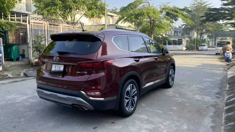 Hyundai SantaFe chạy lướt 2.000 km rao bán 1,2 tỷ đồng: lựa chọn hấp dẫn cho người thích SantaFe