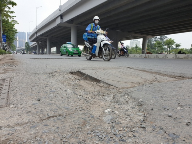 Hố ga trên đường Vành đai 3 đồng loạt xuống cấp, chủ đầu tư nói gì?