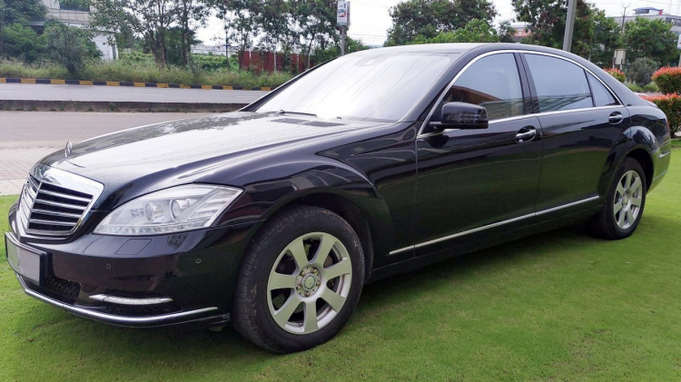 Xe Mercedes S350 bị chết máy, cần giúp đỡ