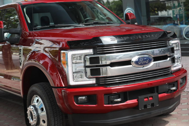 Cận cảnh Ford F-450 Super Duty Limited tại Việt Nam: kích thước “ngoại cỡ", dài gần 7m