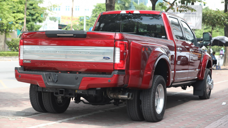 Cận cảnh Ford F-450 Super Duty Limited tại Việt Nam: kích thước “ngoại cỡ", dài gần 7m