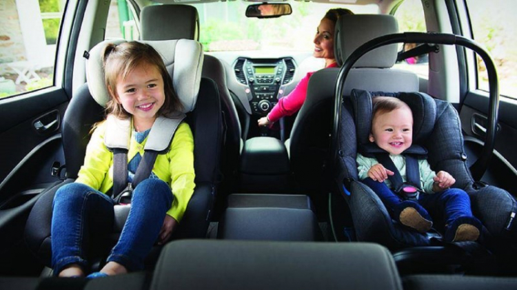 Các bác nghĩ sao về việc cấm trẻ em ngồi ghế trước ô tô?