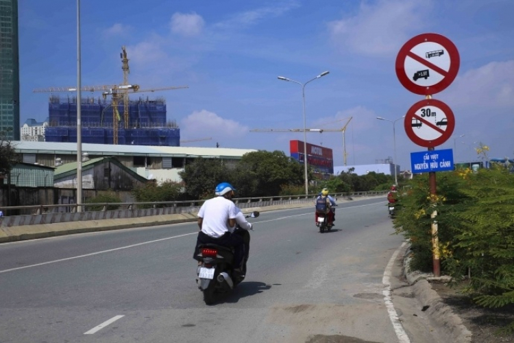 Từ ngày 3/10, cấm tất cả các loại xe qua cầu vượt Nguyễn Hữu Cảnh