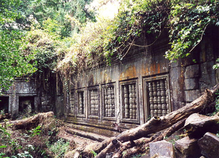 100328103028Beng Mealea temple mountain.jpg