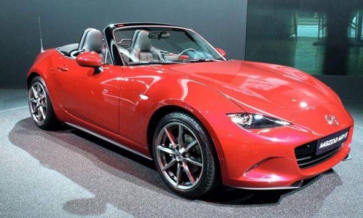 Mazda Miata 2016 có giá 24.915 USD