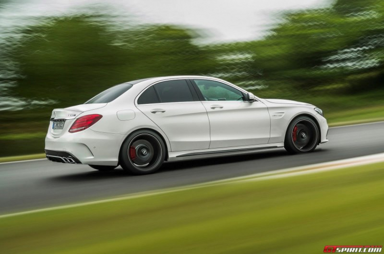 Mercedes C63 AMG 2015 có giá từ 63.900 USD