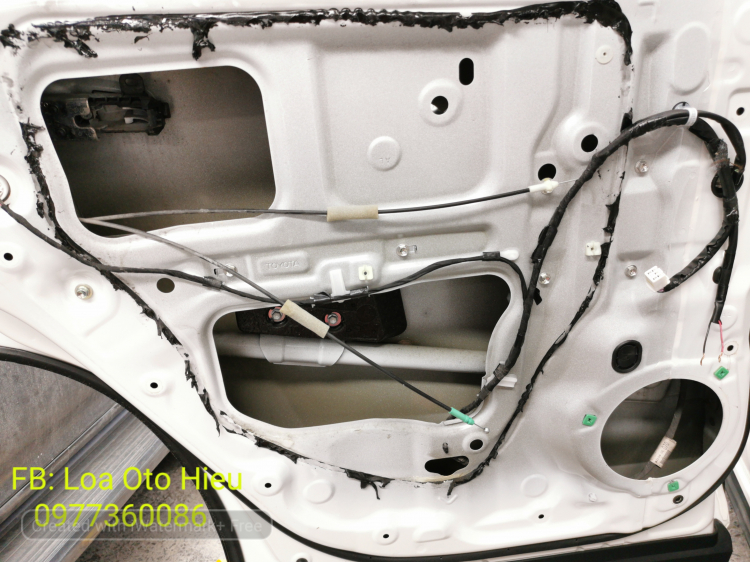 Cách âm Toyota Highlander vật liệu Forch made in Germany và hệ thống âm thanh.