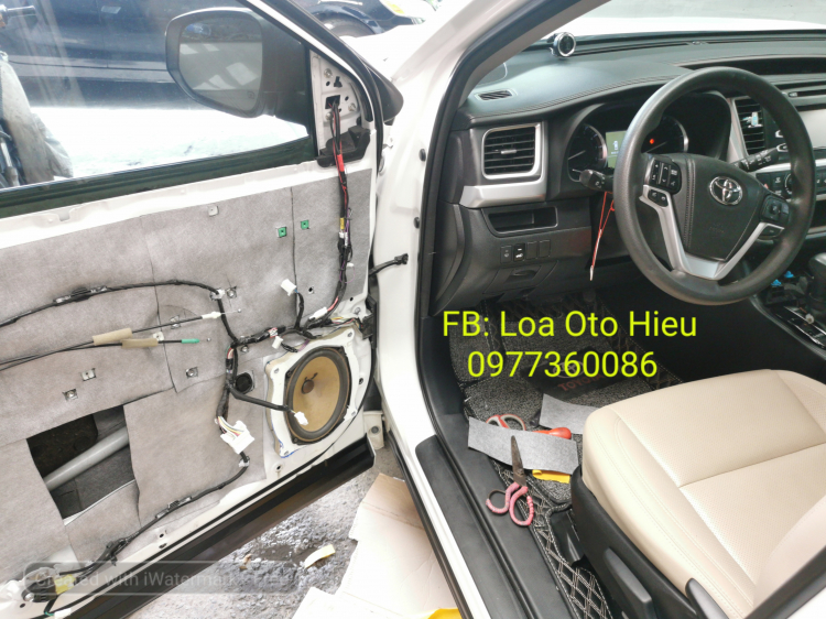 Cách âm Toyota Highlander vật liệu Forch made in Germany và hệ thống âm thanh.