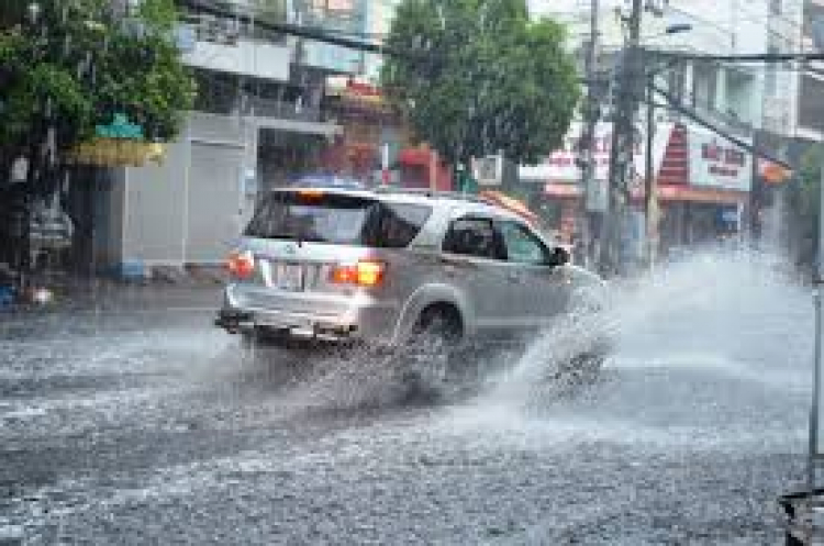 Điều khiển xe trong mùa mưa gió, ý thức tài xế