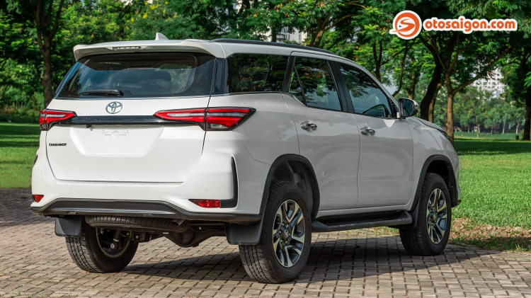 So sánh Mitsubishi Pajero Sport và Toyota Fortuner Legender: Chọn SUV 7 chỗ máy dầu cao cấp nào?