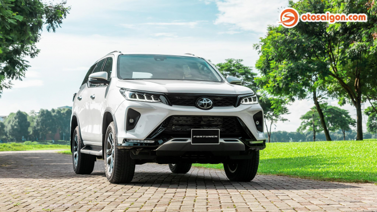 So sánh Mitsubishi Pajero Sport và Toyota Fortuner Legender: Chọn SUV 7 chỗ máy dầu cao cấp nào?