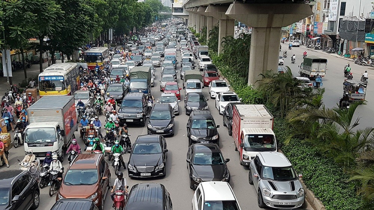 Dù là làn hỗn hợp cũng nên chừa cho xe máy một lối đi