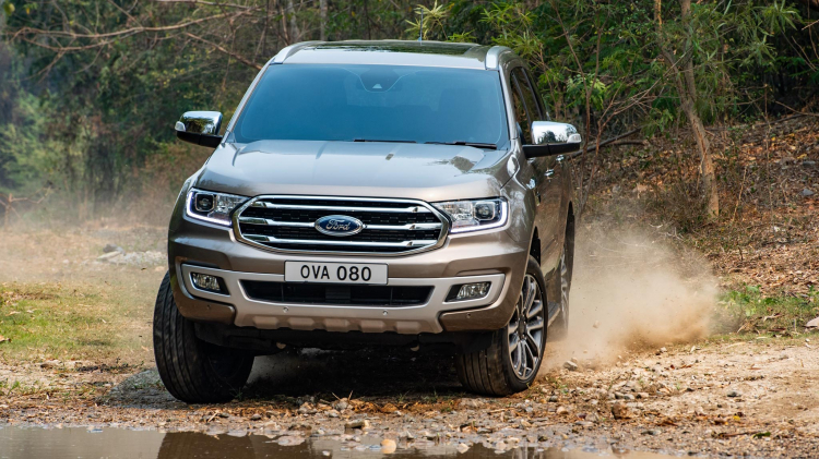 So sánh Mitsubishi Pajero Sport và Ford Everest: chọn SUV máy dầu cao cấp nào trong tầm giá 1,4 tỷ?