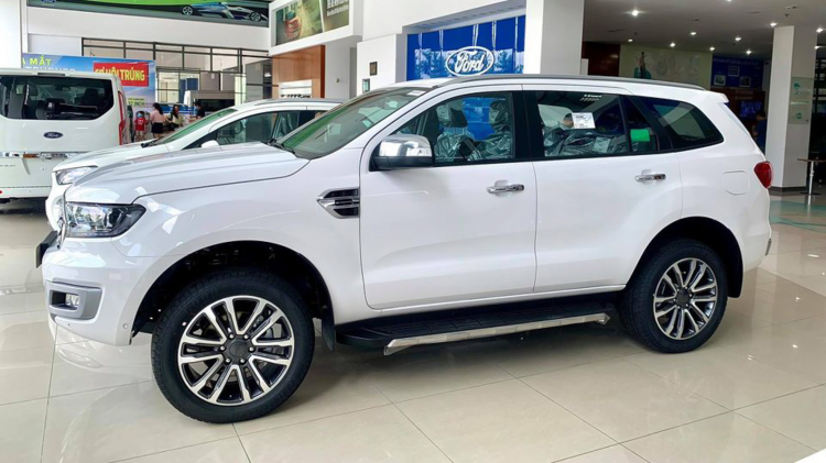 So sánh Mitsubishi Pajero Sport và Ford Everest: chọn SUV máy dầu cao cấp nào trong tầm giá 1,4 tỷ?