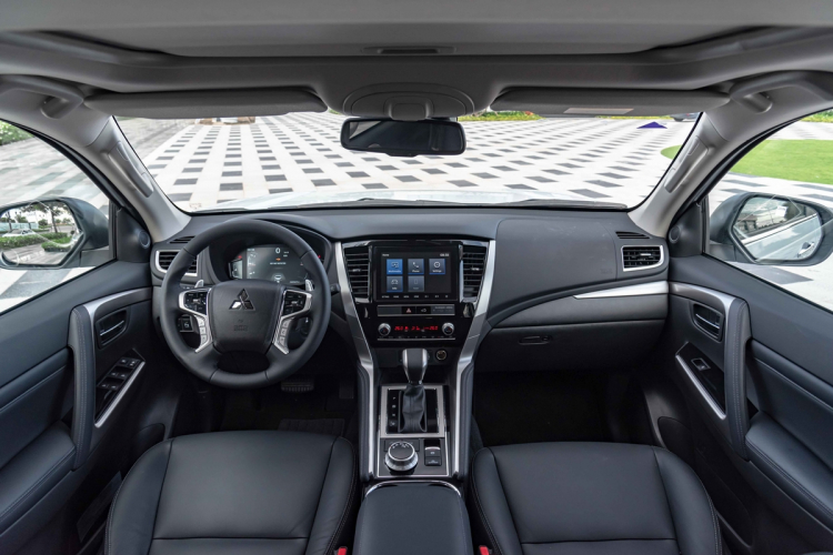 So sánh Mitsubishi Pajero Sport và Ford Everest: chọn SUV máy dầu cao cấp nào trong tầm giá 1,4 tỷ? So sánh Mitsubishi Pajero Sport và Ford Everest: chọn SUV máy dầu cao cấp nào trong tầm giá 1,4 tỷ?