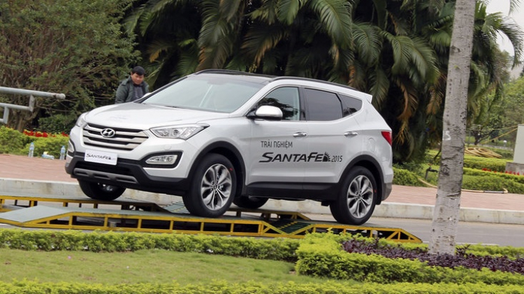 Hyundai Santafe ckd 2015 chạy được 100.000 km bị hao nhớt máy