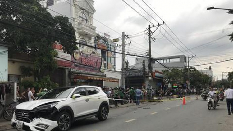 Bình Dương: Xe ôtô mới mua gây tai nạn liên hoàn khiến 2 người tử vong