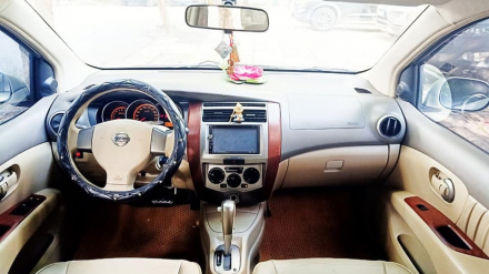 nissan grand livina.jpg