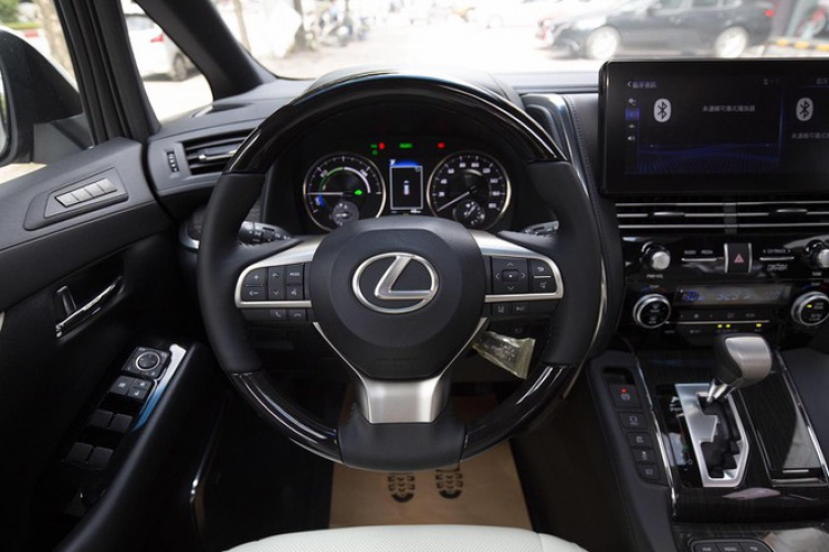 Chi tiết Lexus LM300h có giá 9,2 tỷ đồng tại Việt Nam: MPV sang cho đại gia Việt