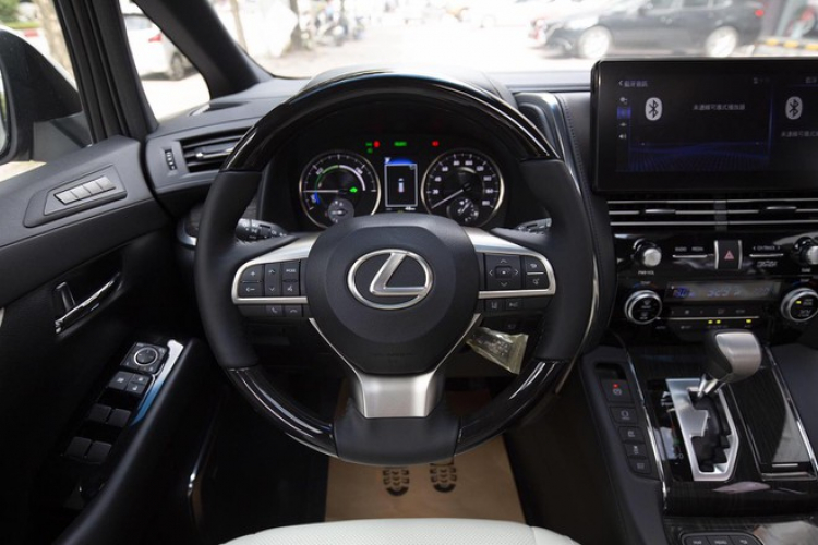 Chi tiết Lexus LM300h có giá 9,2 tỷ đồng tại Việt Nam: MPV sang cho đại gia Việt Chi tiết Lexus LM300h có giá 9,2 tỷ đồng tại Việt Nam: MPV sang cho đại gia Việt