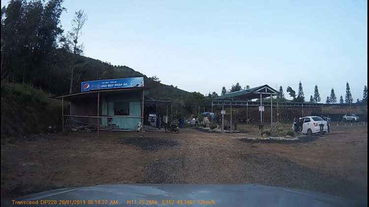 Đường lên chùa Linh Qui Pháp Ấn Đường lên chùa Linh Qui Pháp Ấn