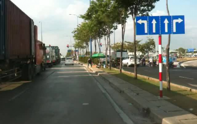 Cấm luôn ôtô đi thẳng va rẽ trái từ Ng.Thị Định qua Lương Định Của, ngay ngã tư Mai Chí Thọ Cấm luôn ôtô đi thẳng va rẽ trái từ Ng.Thị Định qua Lương Định Của, ngay ngã tư Mai Chí Thọ