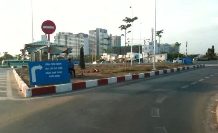 Cấm luôn ôtô đi thẳng va rẽ trái từ Ng.Thị Định qua Lương Định Của, ngay ngã tư Mai Chí Thọ Cấm luôn ôtô đi thẳng va rẽ trái từ Ng.Thị Định qua Lương Định Của, ngay ngã tư Mai Chí Thọ