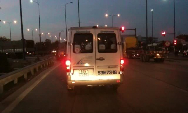 Cấm luôn ôtô đi thẳng va rẽ trái từ Ng.Thị Định qua Lương Định Của, ngay ngã tư Mai Chí Thọ Cấm luôn ôtô đi thẳng va rẽ trái từ Ng.Thị Định qua Lương Định Của, ngay ngã tư Mai Chí Thọ