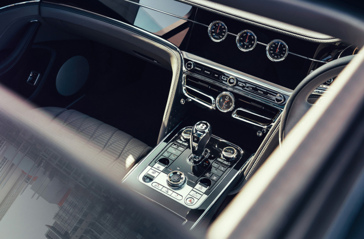 Bentley Flying Spur ra mắt phiên bản máy V8 mạnh 542 mã lực