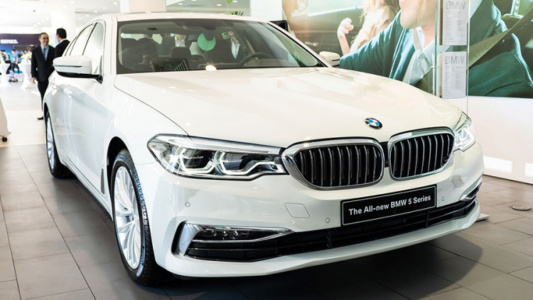 Xe nhập lẫn xe lắp ráp "đua" ưu đãi 50%, thậm chí 100% trước bạ để hút khách dịp cuối năm Xe nhập lẫn xe lắp ráp "đua" ưu đãi 50%, thậm chí 100% trước bạ để hút khách dịp cuối năm