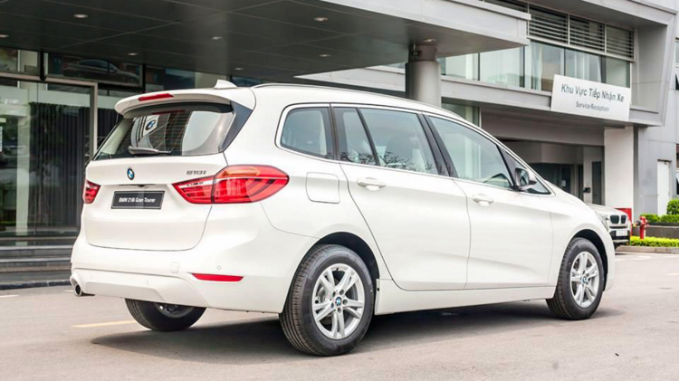 Xe nhập lẫn xe lắp ráp "đua" ưu đãi 50%, thậm chí 100% trước bạ để hút khách dịp cuối năm Xe nhập lẫn xe lắp ráp "đua" ưu đãi 50%, thậm chí 100% trước bạ để hút khách dịp cuối năm