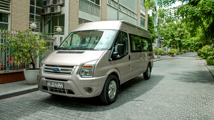 Ford Transit giao xe 4.JPG