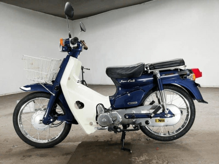 Bộ đôi Honda cub hàng hiếm.. giá gần 400 triệu Bộ đôi Honda cub hàng hiếm.. giá gần 400 triệu