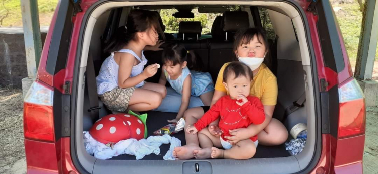 Xuyên Việt 2 chiều với 2 vợ chồng và 2 bé nhỏ trên xe