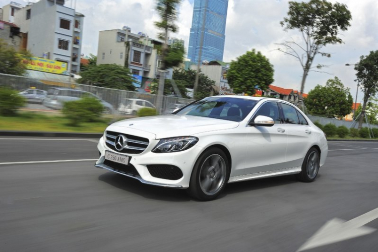 Mercedes chiếm 3 trong 5 giải Xe Thế giới của Năm 2015