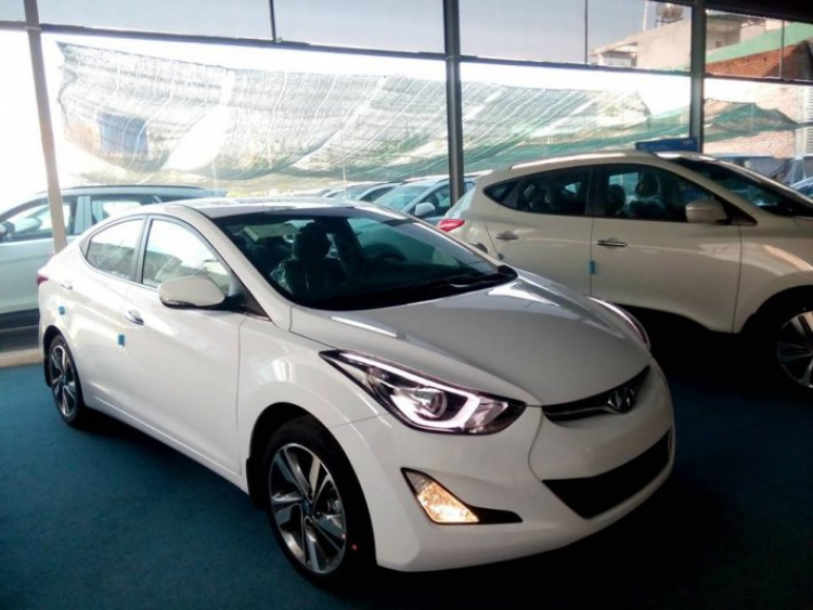 Hyundai Elantra 2016 lộ diện đầy bất ngờ