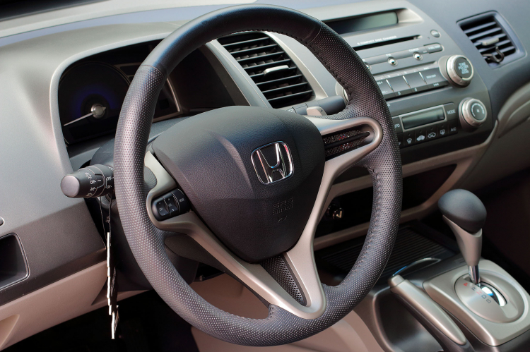 Gần 10 năm tuổi nhưng Honda Civic 2.0 vẫn đáng để sở hữu trong tầm giá 400 triệu đồng