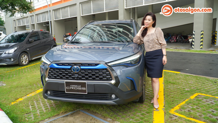 Khách hàng nữ chia sẻ quyết định chọn mua Toyota Corolla Cross 1.8 Hybrid: “Trang bị an toàn và công nghệ Hybrid đã thuyết phục tôi”