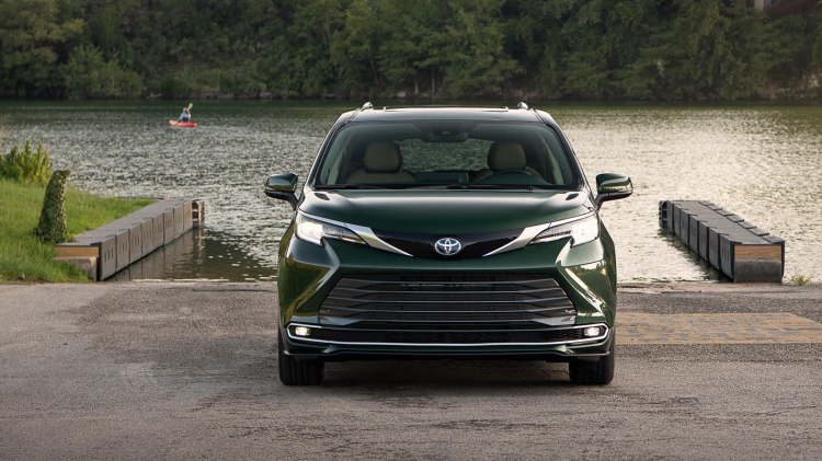 Toyota Sienna 2021 có giá bán từ 35.000 USD, đắt hơn nhưng đáng giá hơn