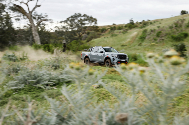 Nissan Navara 2021 ra mắt: cứng cáp, an toàn và hiện đại hơn