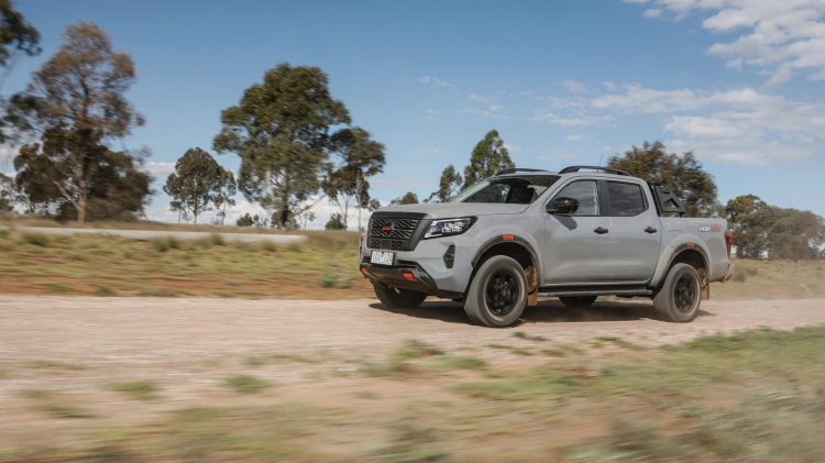 Nissan Navara 2021 ra mắt: cứng cáp, an toàn và hiện đại hơn