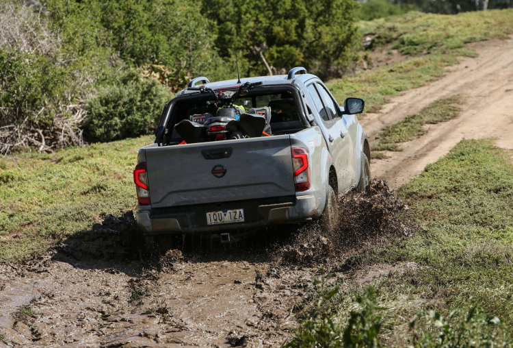 Nissan Navara 2021 ra mắt: cứng cáp, an toàn và hiện đại hơn