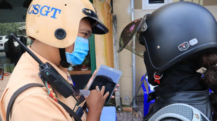 CSGT bắn tốc độ xe máy ở đường Phạm Văn Đồng, cho xem chứng cứ liền: Phạt 4,5 triệu, giam bằng 3 tháng