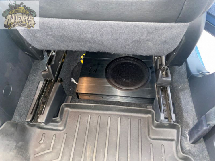 Gắn sub gầm ghế cho Subaru Forester