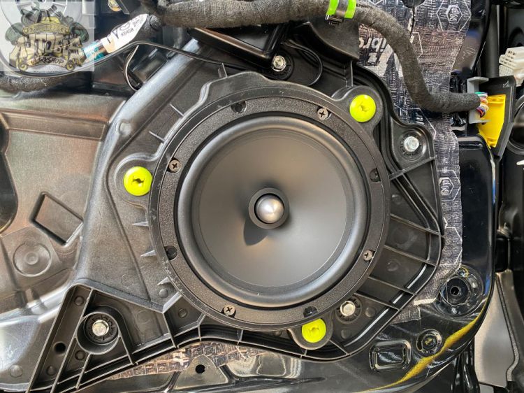 Nâng cấp âm thanh và cách âm cho Mazda CX8 tại AUTOBIS