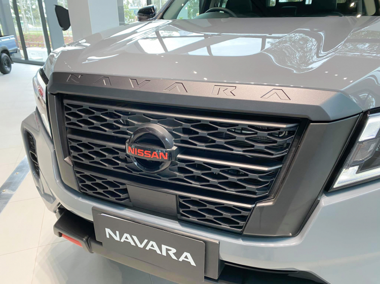 Ảnh thực tế Nissan Navara 2021 tại đại lý ở Úc